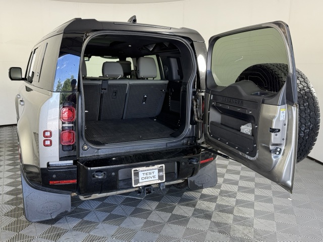 2024 Land Rover Defender 110 X-Dynamic SE AWD