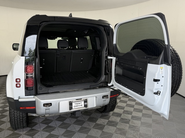 2023 Land Rover Defender 110 SE AWD