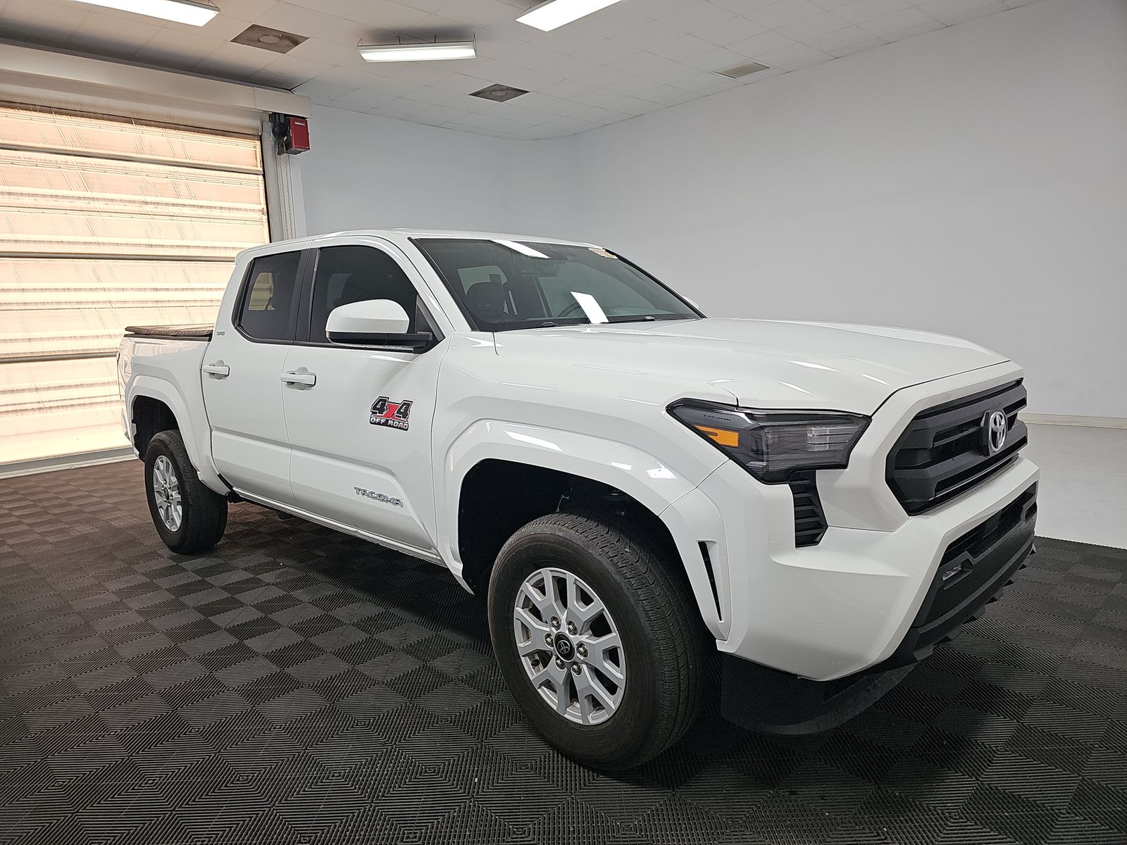 2025 Toyota Tacoma SR5 AWD