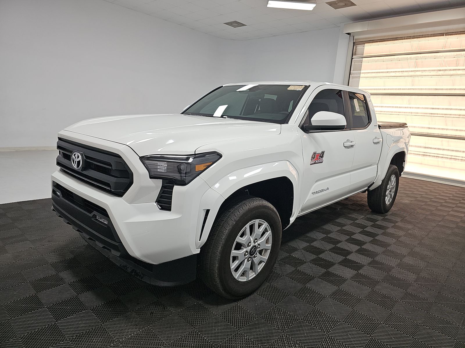 2025 Toyota Tacoma SR5 AWD
