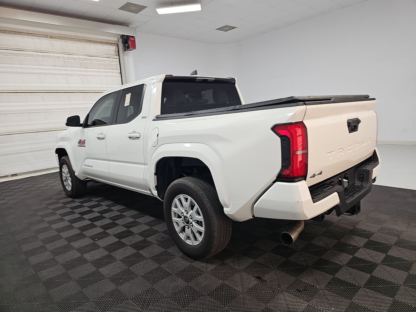 2025 Toyota Tacoma SR5 AWD