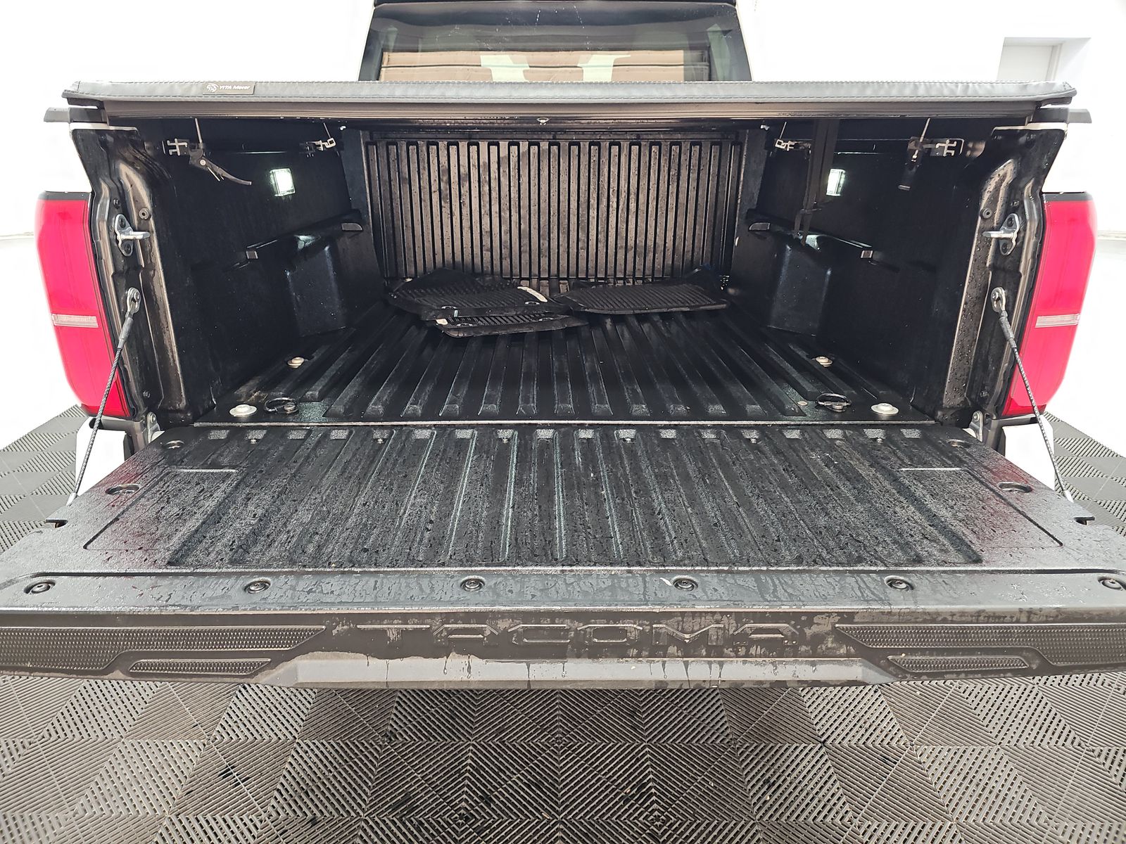 2025 Toyota Tacoma SR5 AWD