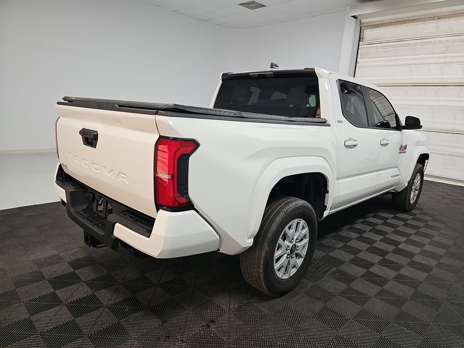 2025 Toyota Tacoma SR5 AWD