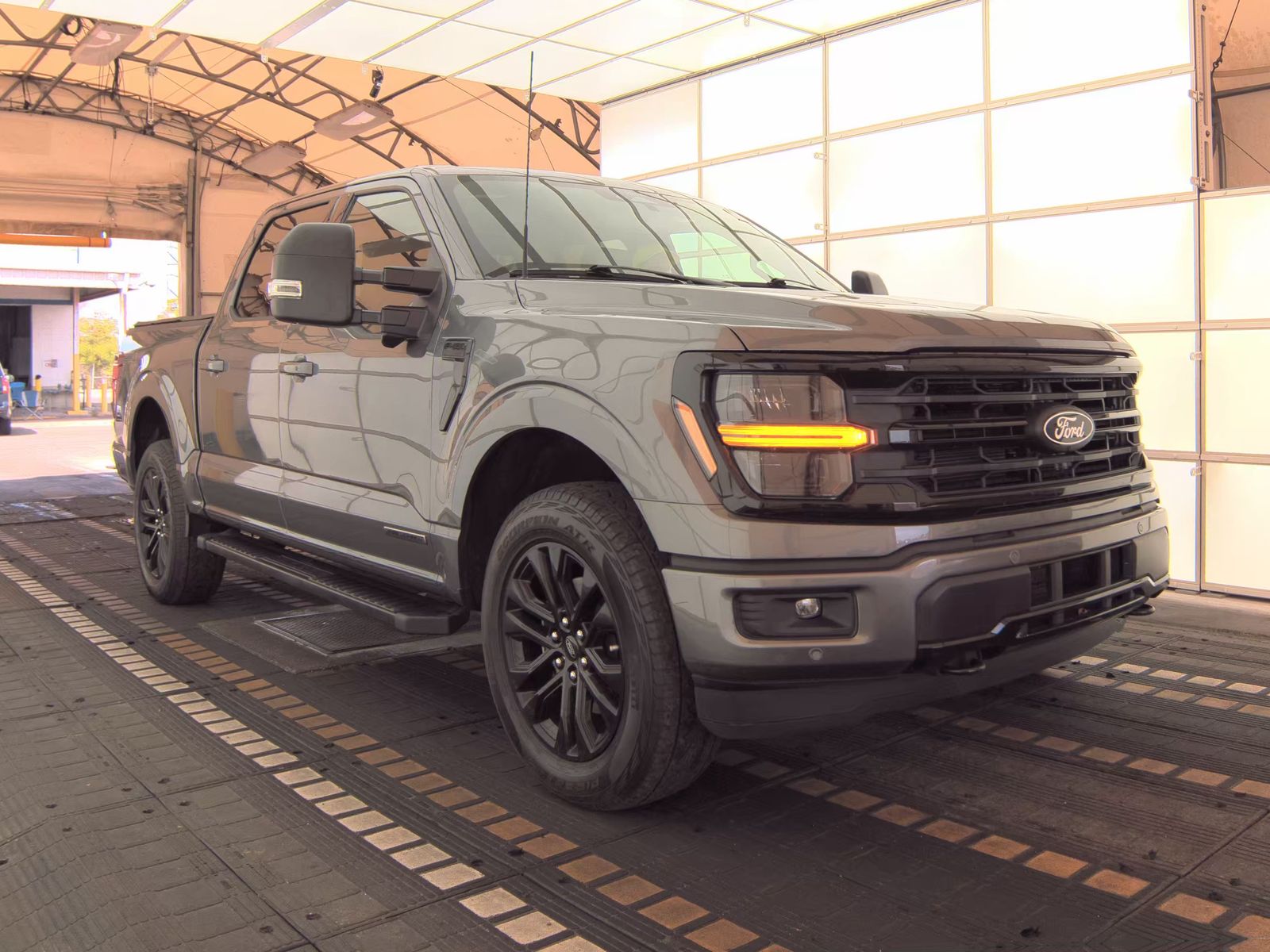2025 Ford F-150 Hybrid XLT AWD