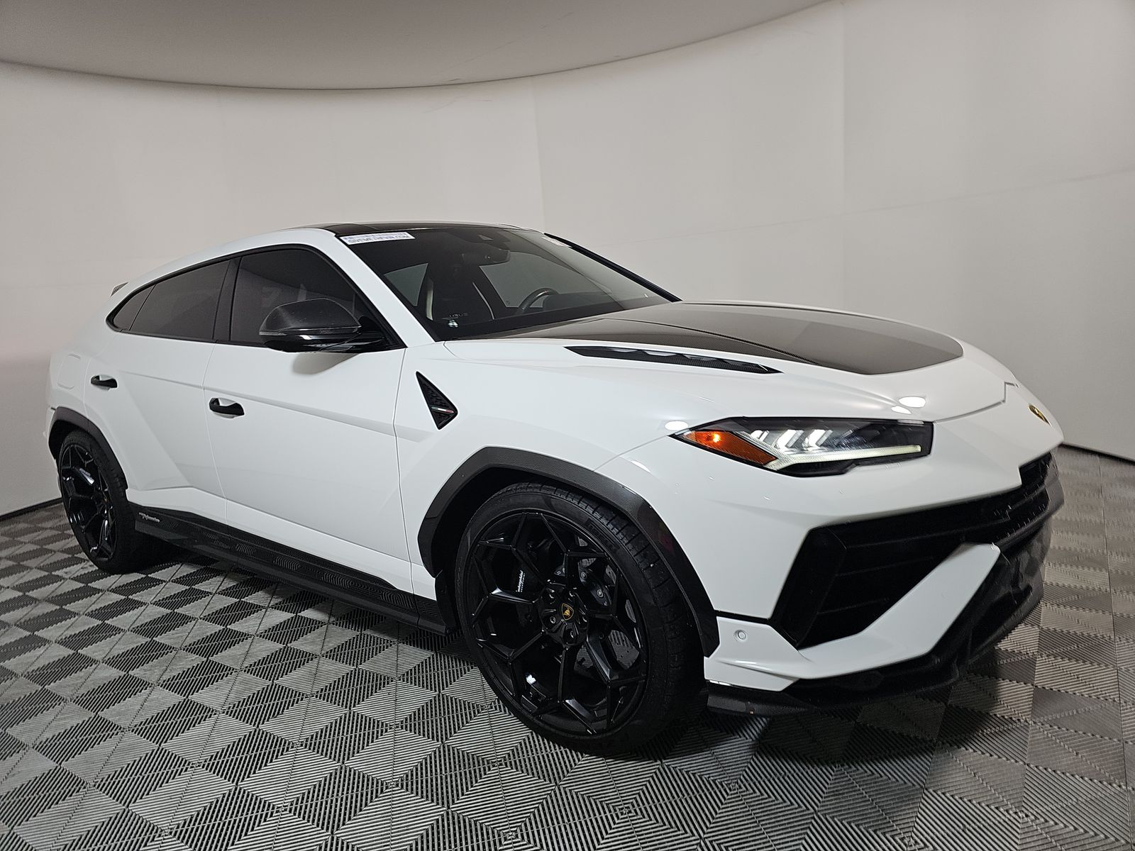 2023 Lamborghini Urus Performante AWD