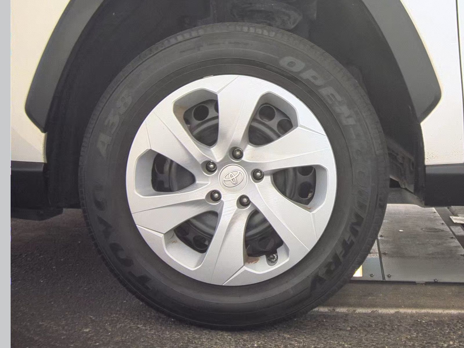 2024 Toyota RAV4 LE FWD