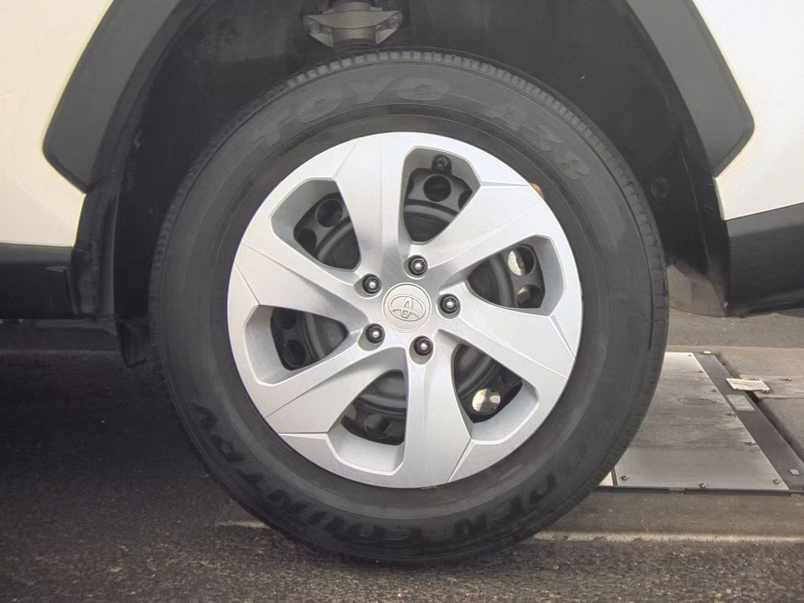 2024 Toyota RAV4 LE FWD