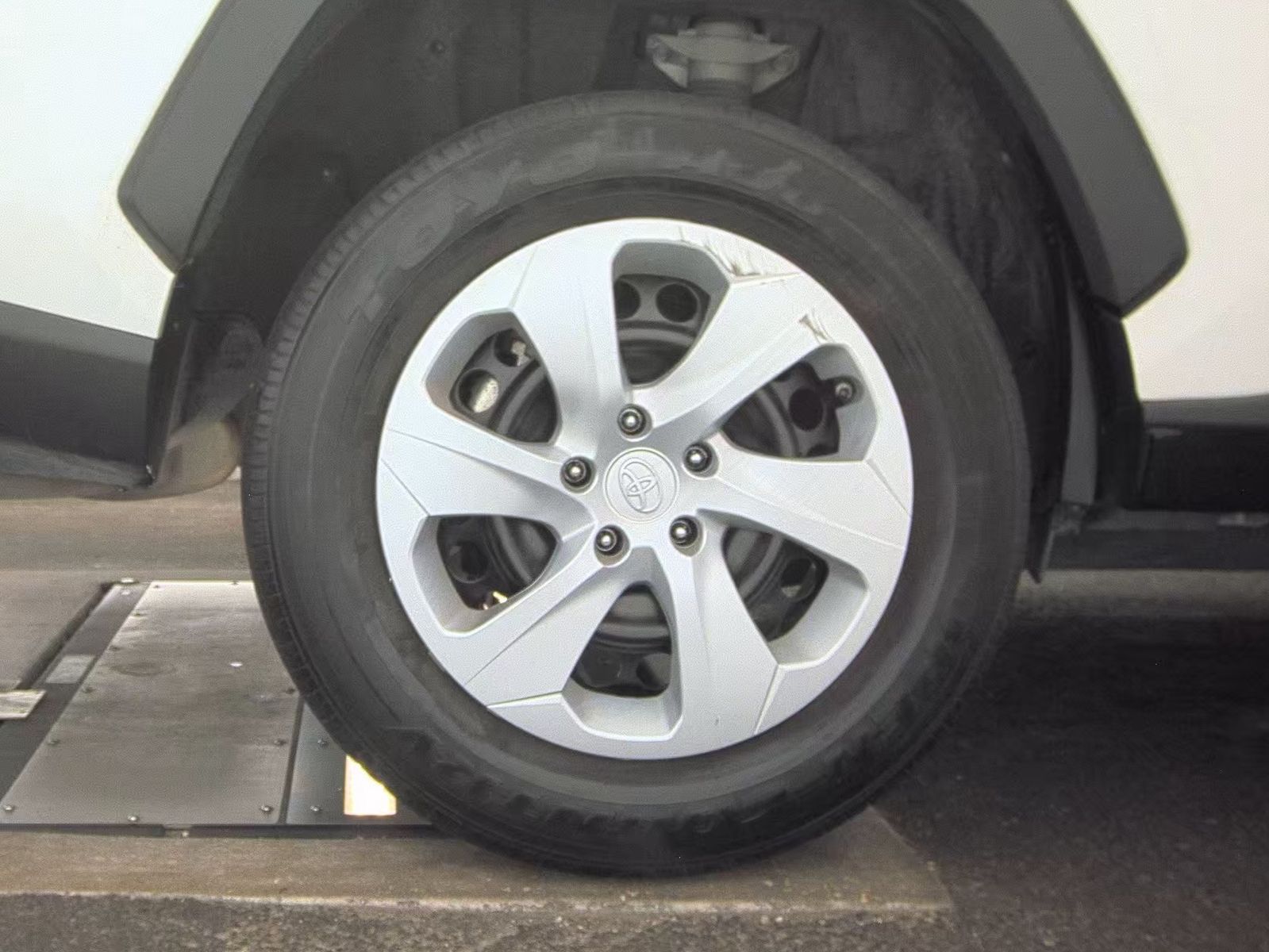 2024 Toyota RAV4 LE FWD
