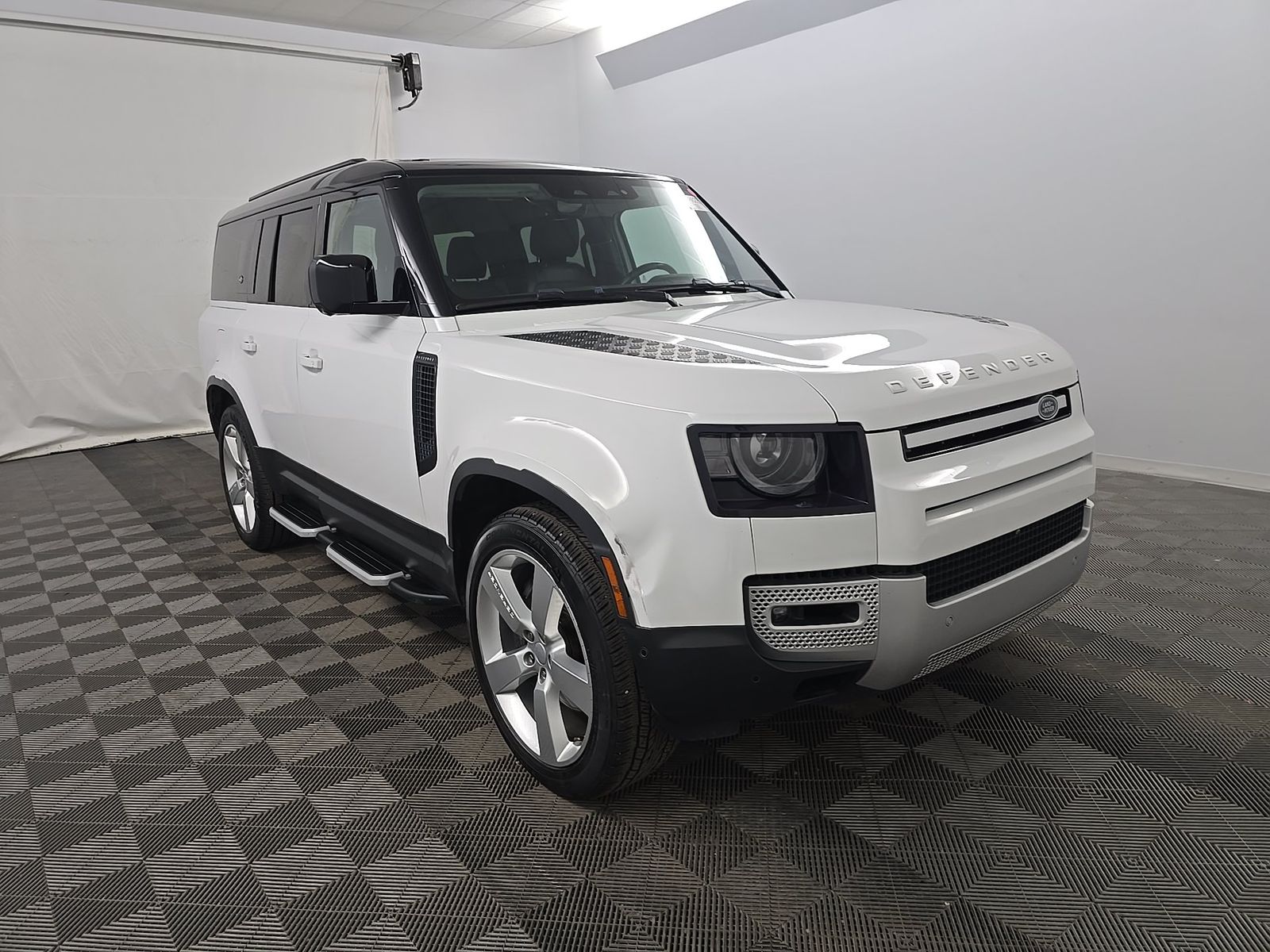 2023 Land Rover Defender 130 SE FWD