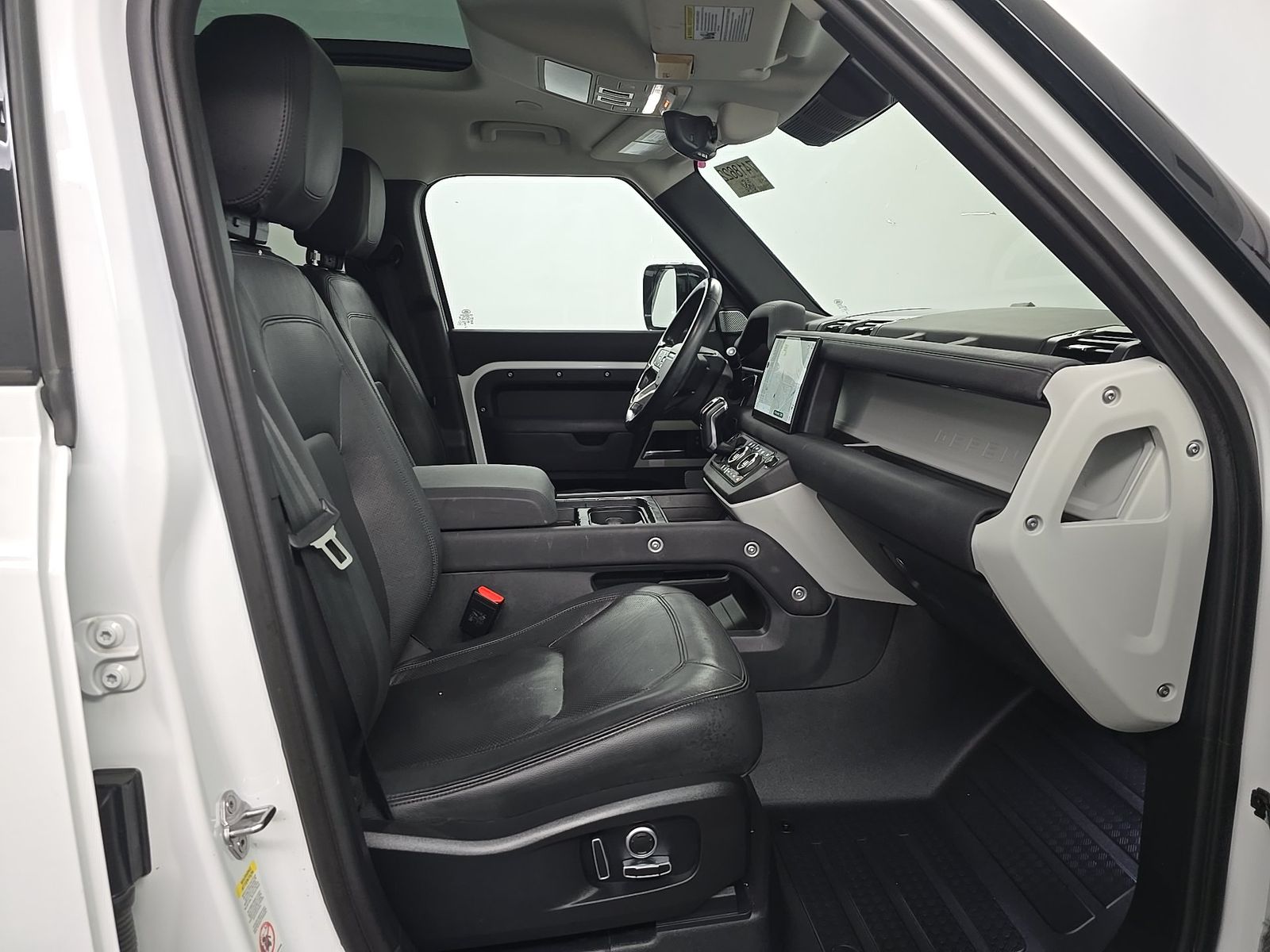 2023 Land Rover Defender 130 SE FWD