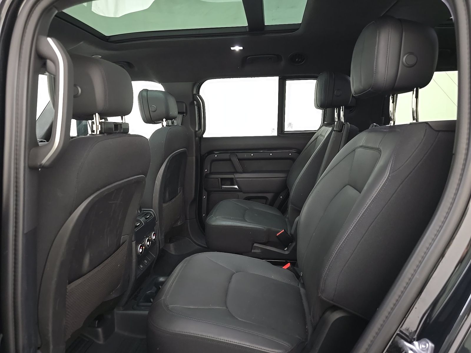 2025 Land Rover Defender 130 V8 FWD