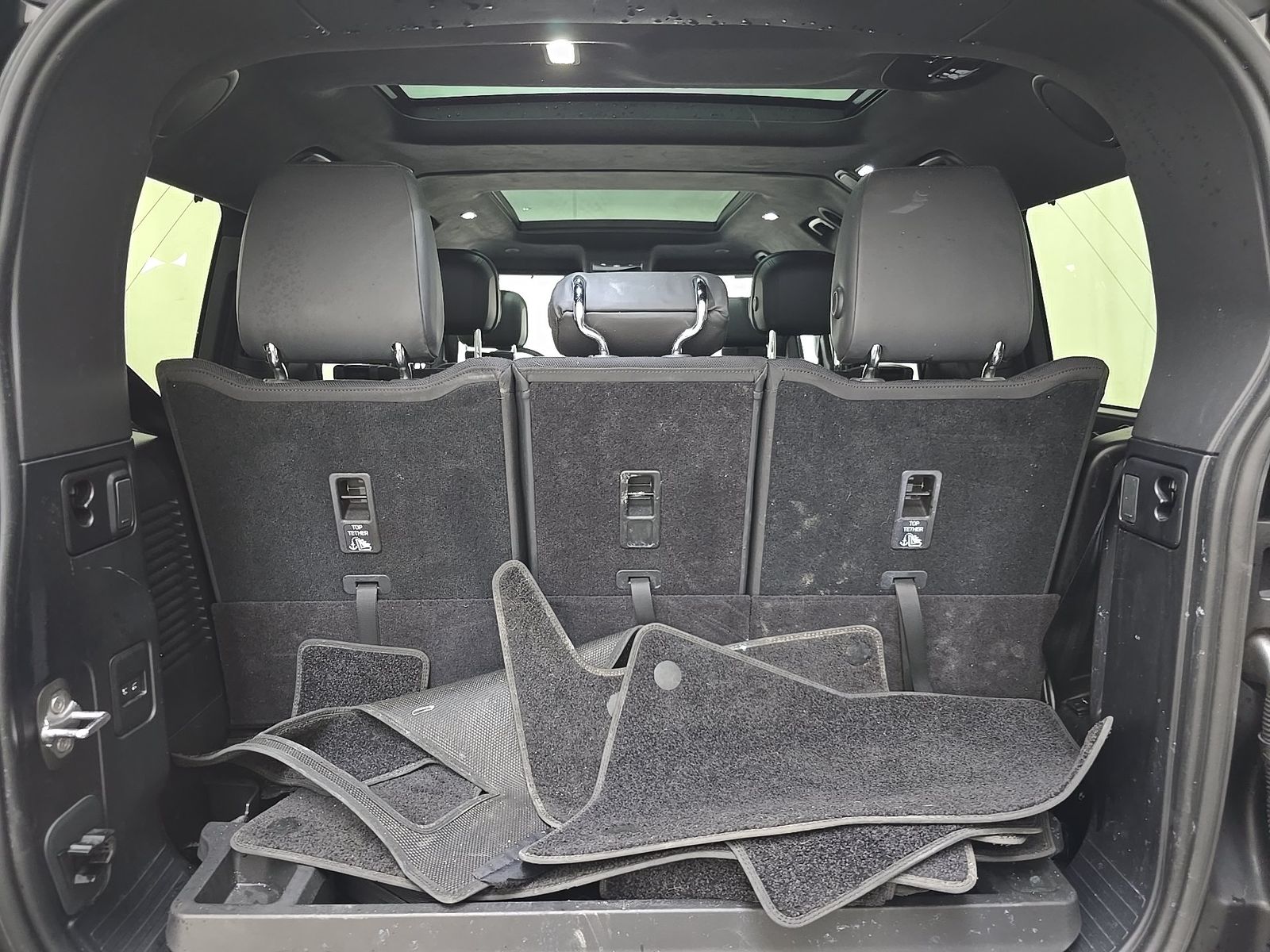 2025 Land Rover Defender 130 V8 FWD