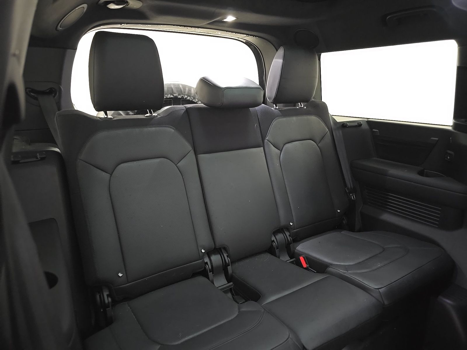 2025 Land Rover Defender 130 V8 FWD