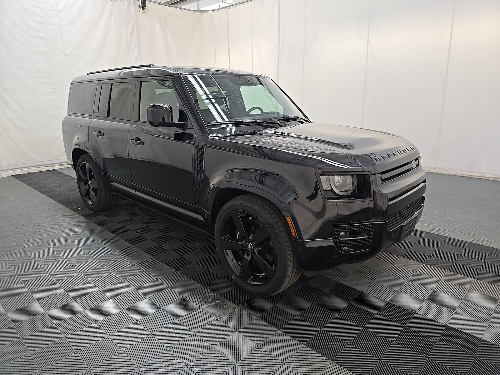 2025 Land Rover Defender 130 V8 FWD