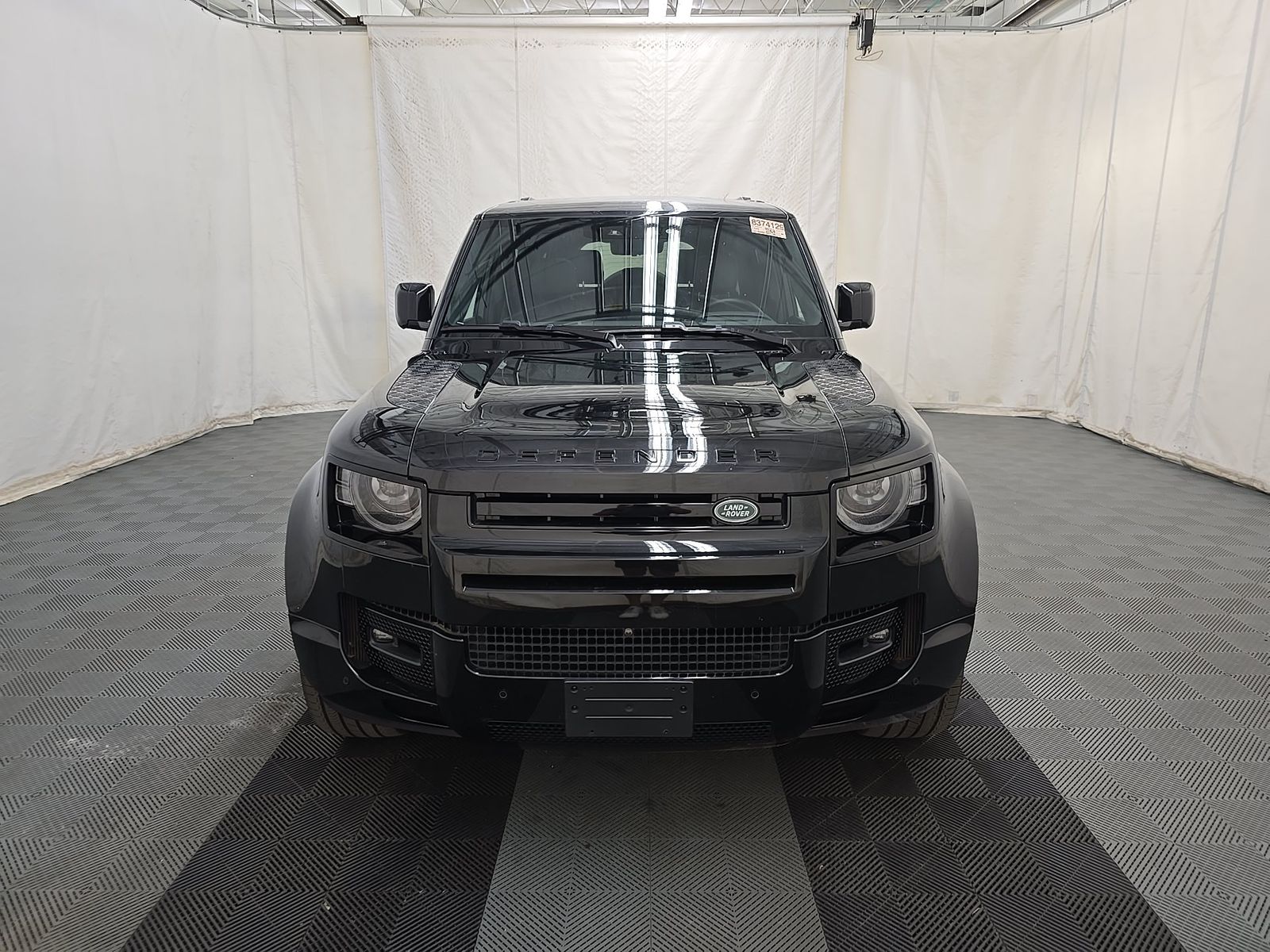 2025 Land Rover Defender 130 V8 FWD
