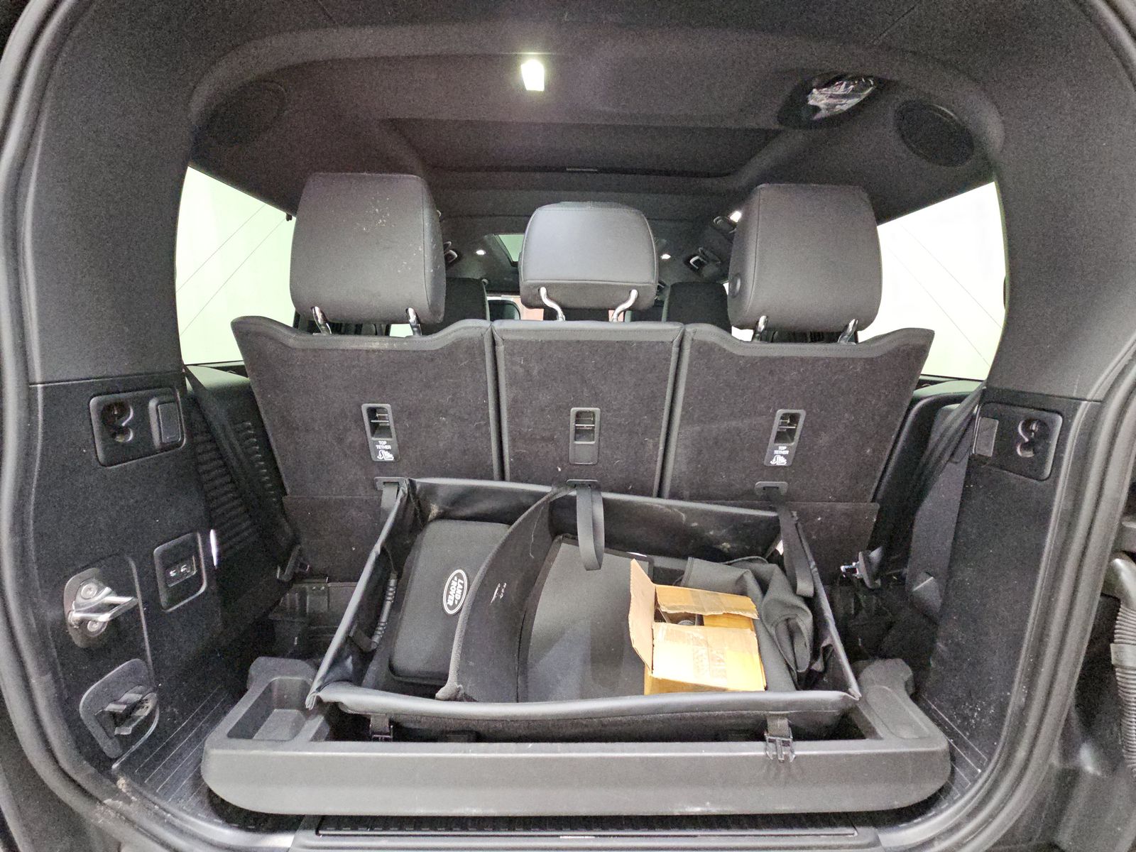 2024 Land Rover Defender 130 X-Dynamic SE FWD