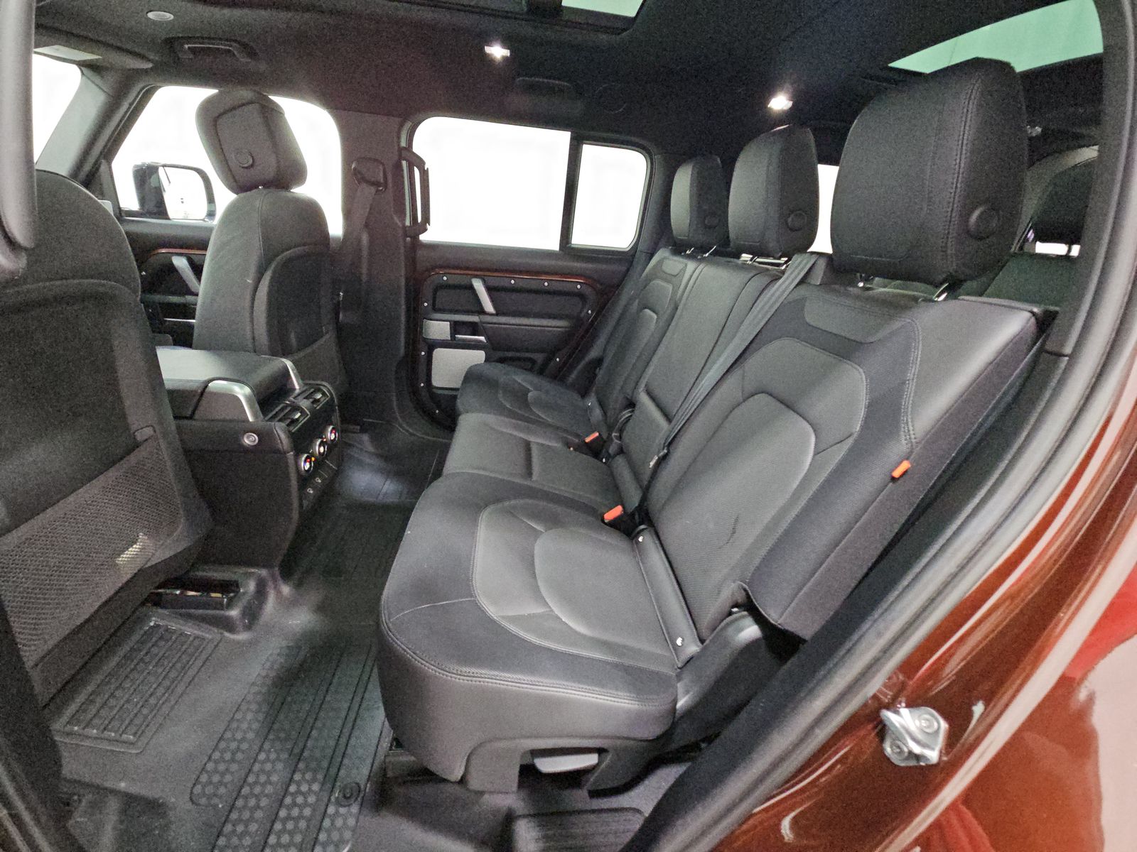 2024 Land Rover Defender 130 X-Dynamic SE FWD