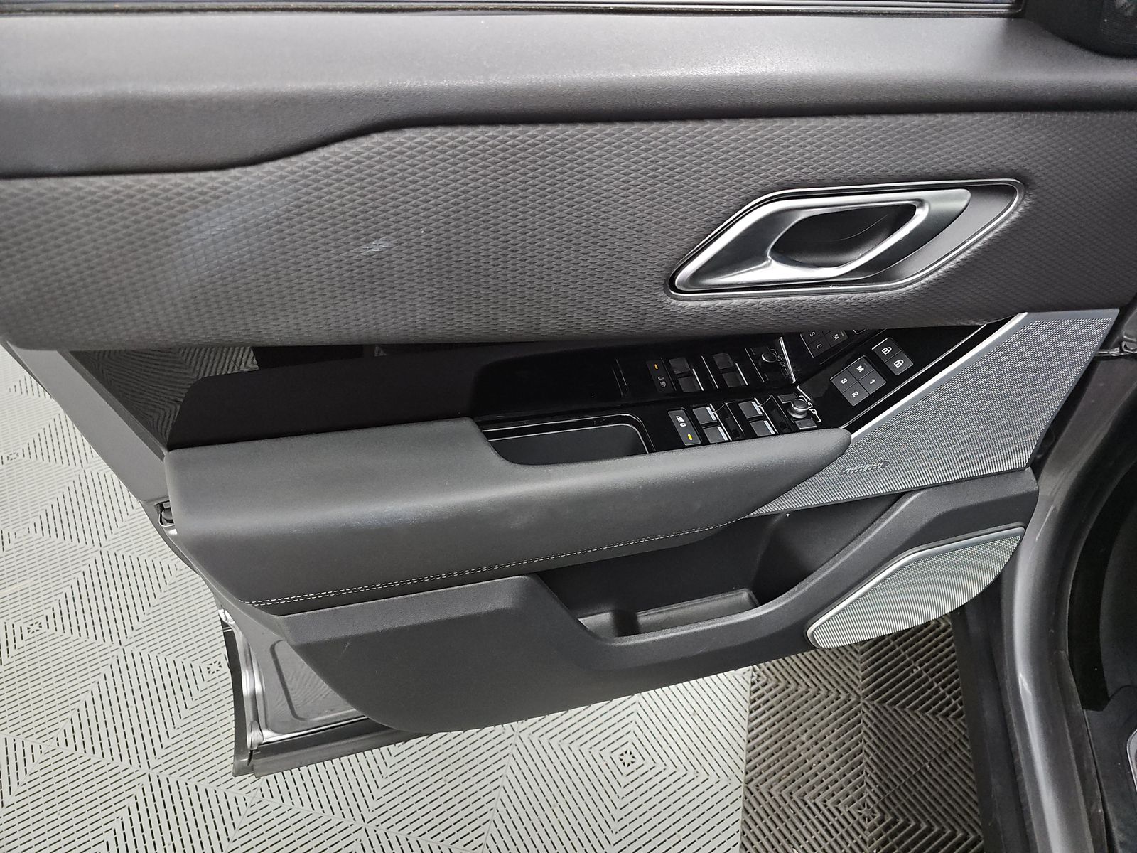 2023 Land Rover Range Rover Velar R-Dynamic S FWD