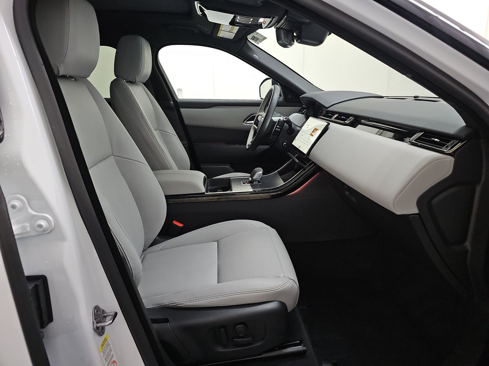 2024 Land Rover Range Rover Velar Dynamic SE FWD