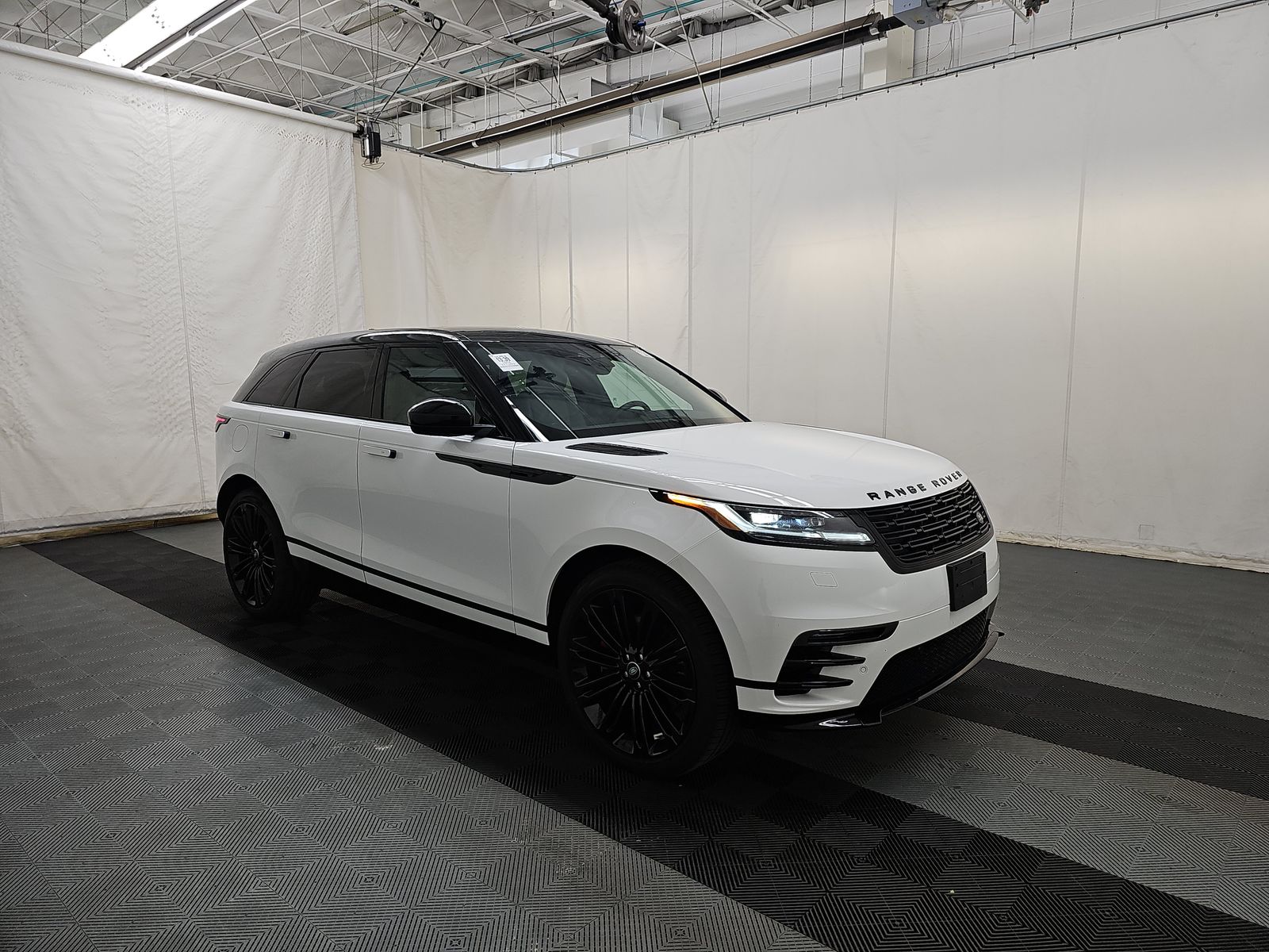 2024 Land Rover Range Rover Velar Dynamic SE FWD