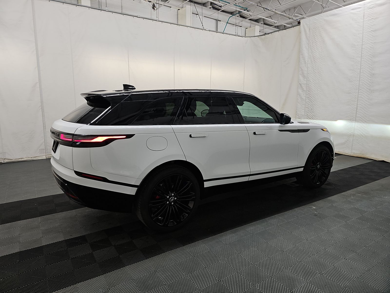 2024 Land Rover Range Rover Velar Dynamic SE FWD