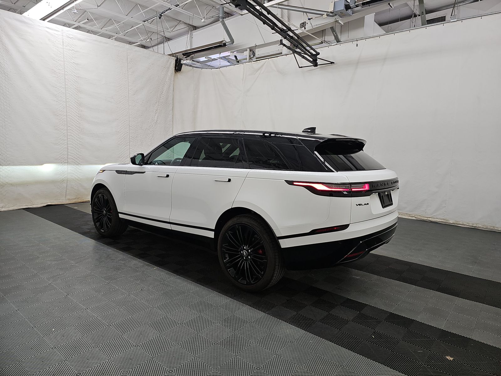 2024 Land Rover Range Rover Velar Dynamic SE FWD
