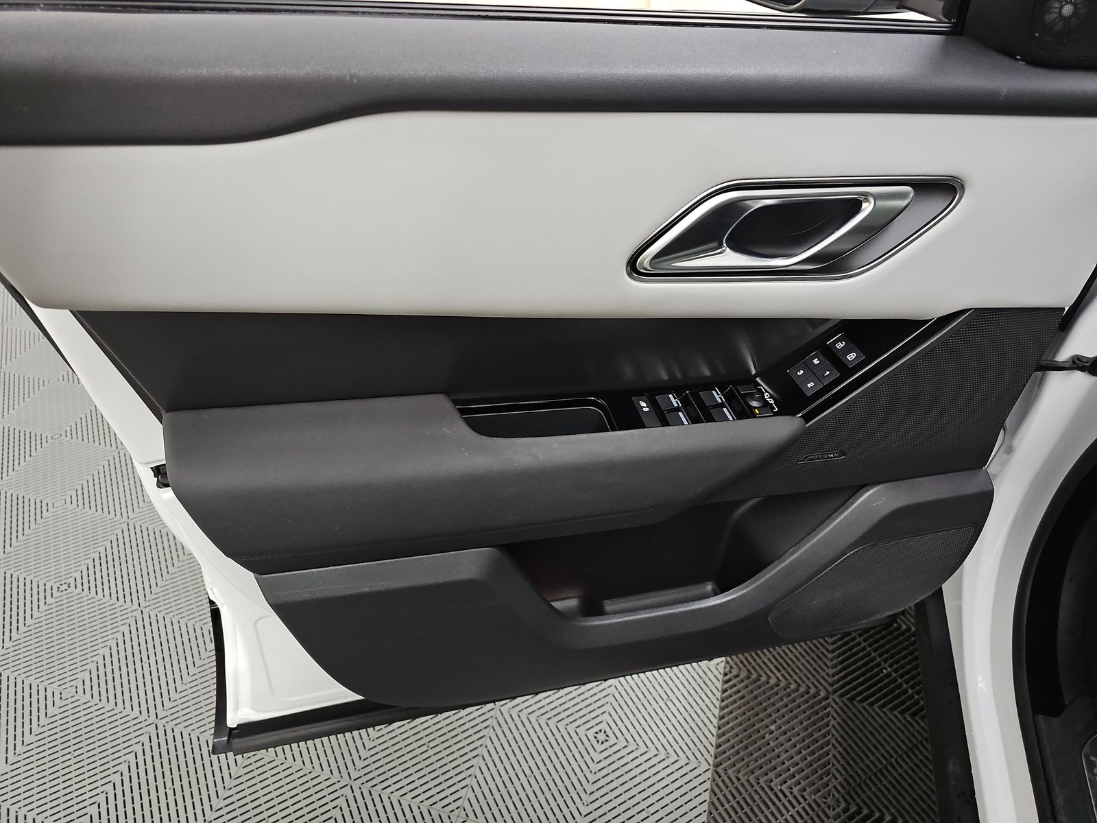 2024 Land Rover Range Rover Velar Dynamic SE FWD
