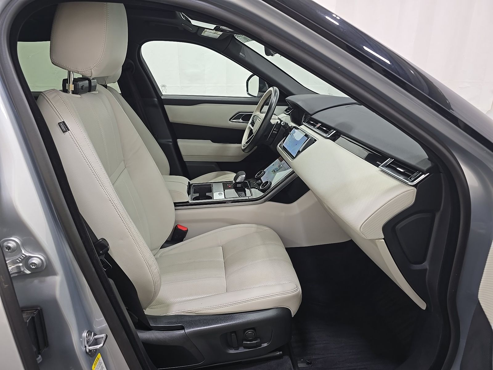 2023 Land Rover Range Rover Velar R-Dynamic S FWD