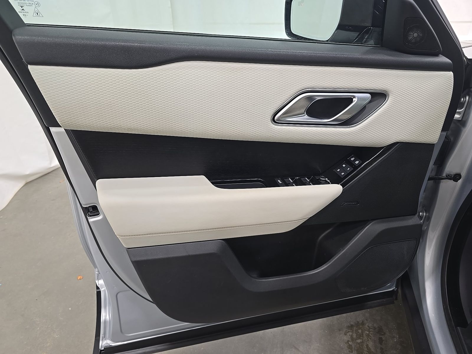 2023 Land Rover Range Rover Velar R-Dynamic S FWD