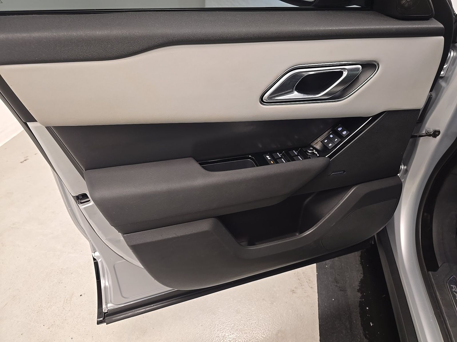 2024 Land Rover Range Rover Velar Dynamic SE FWD