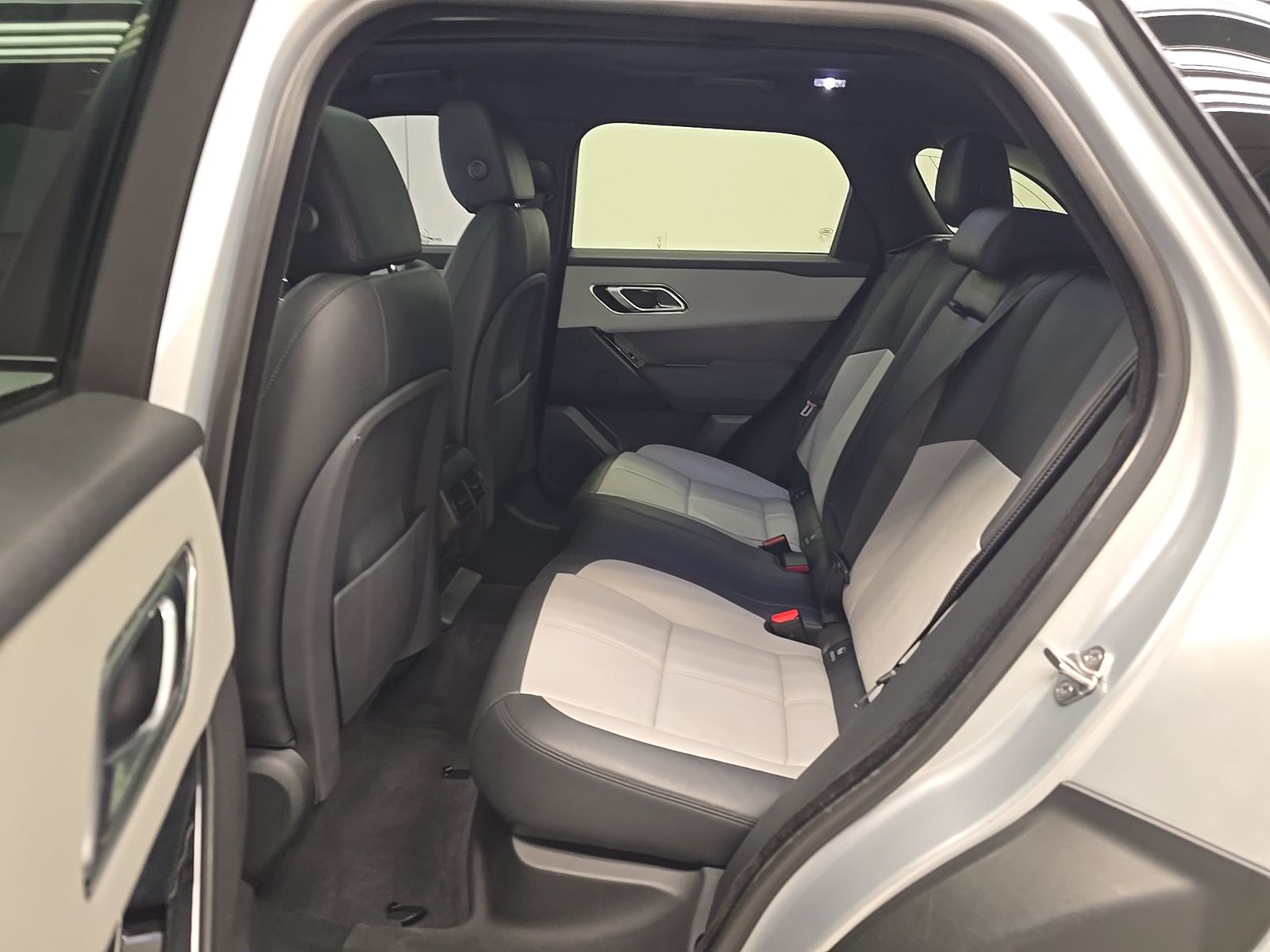 2024 Land Rover Range Rover Velar Dynamic SE FWD