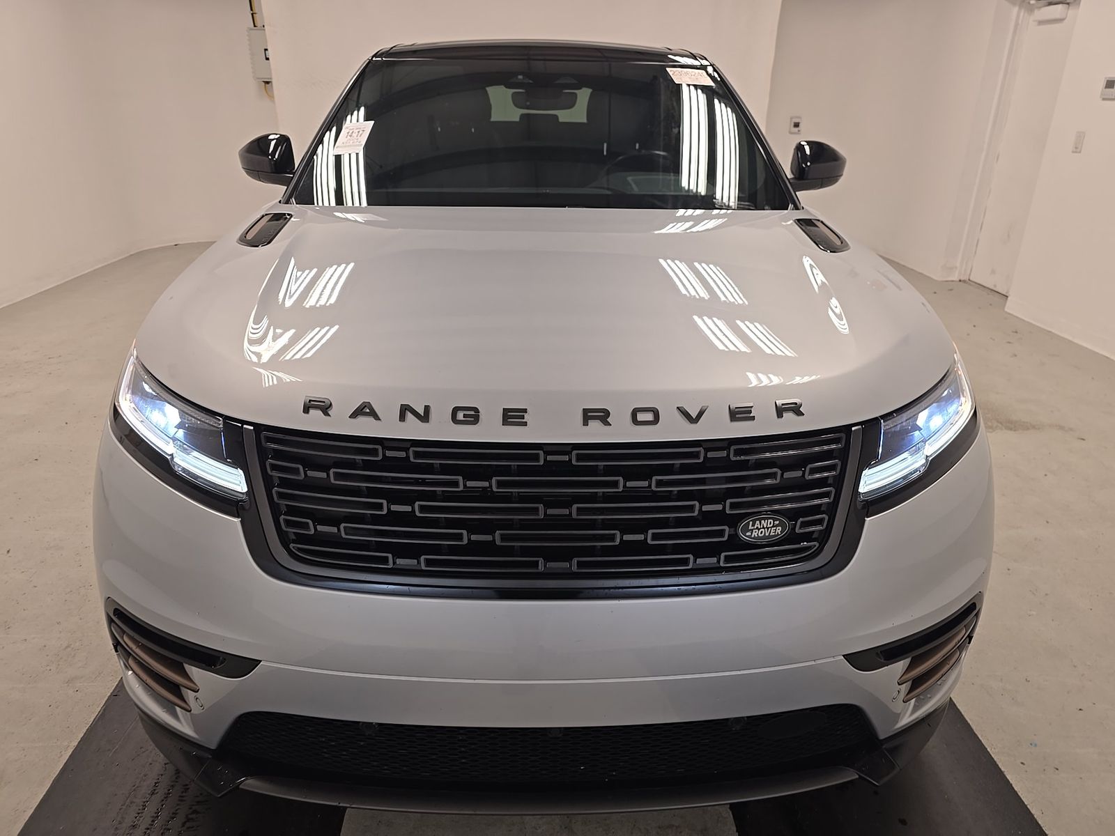 2024 Land Rover Range Rover Velar Dynamic SE FWD