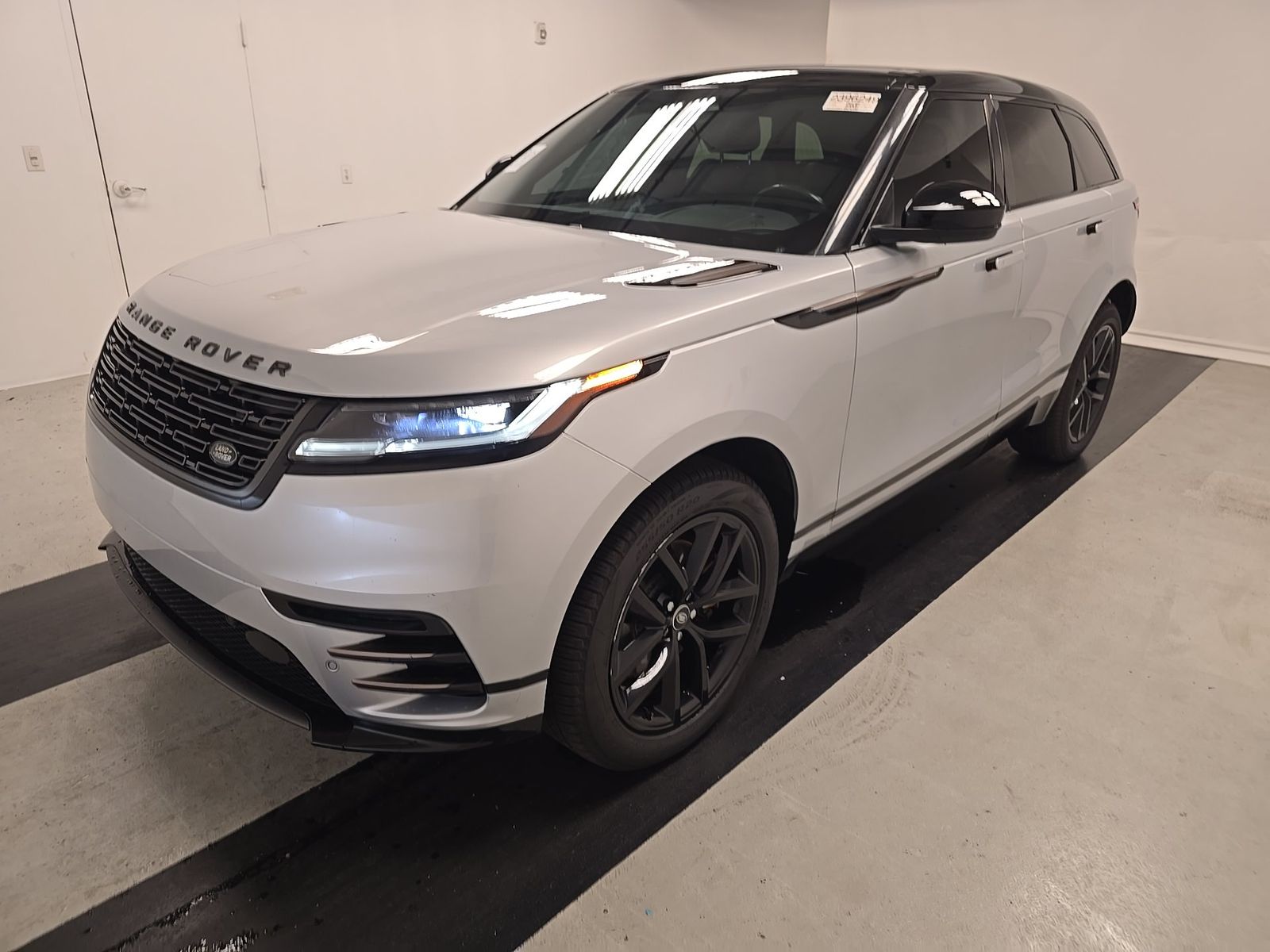 2024 Land Rover Range Rover Velar Dynamic SE FWD