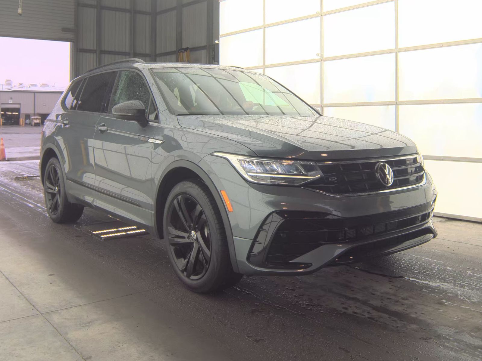 2023 Volkswagen Tiguan 2.0T SE R-Line Black FWD