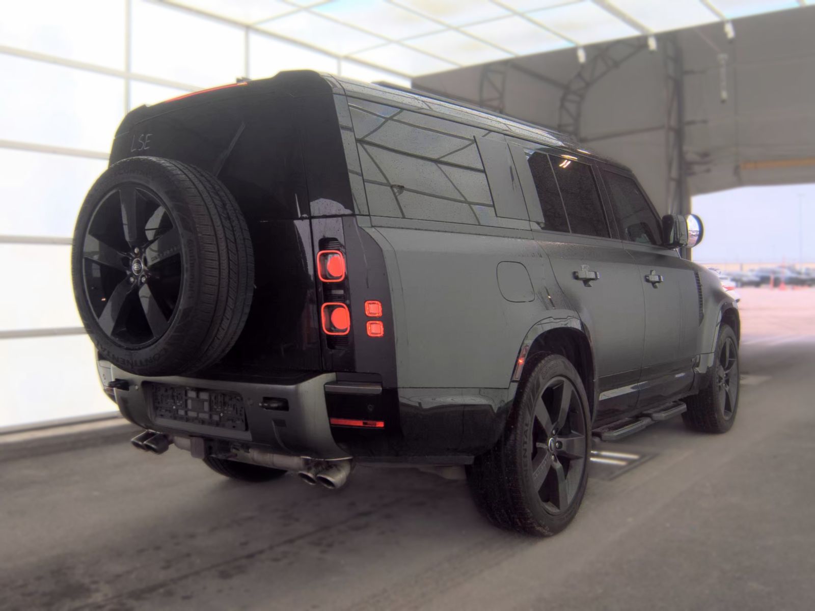 2025 Land Rover Defender 130 V8 AWD