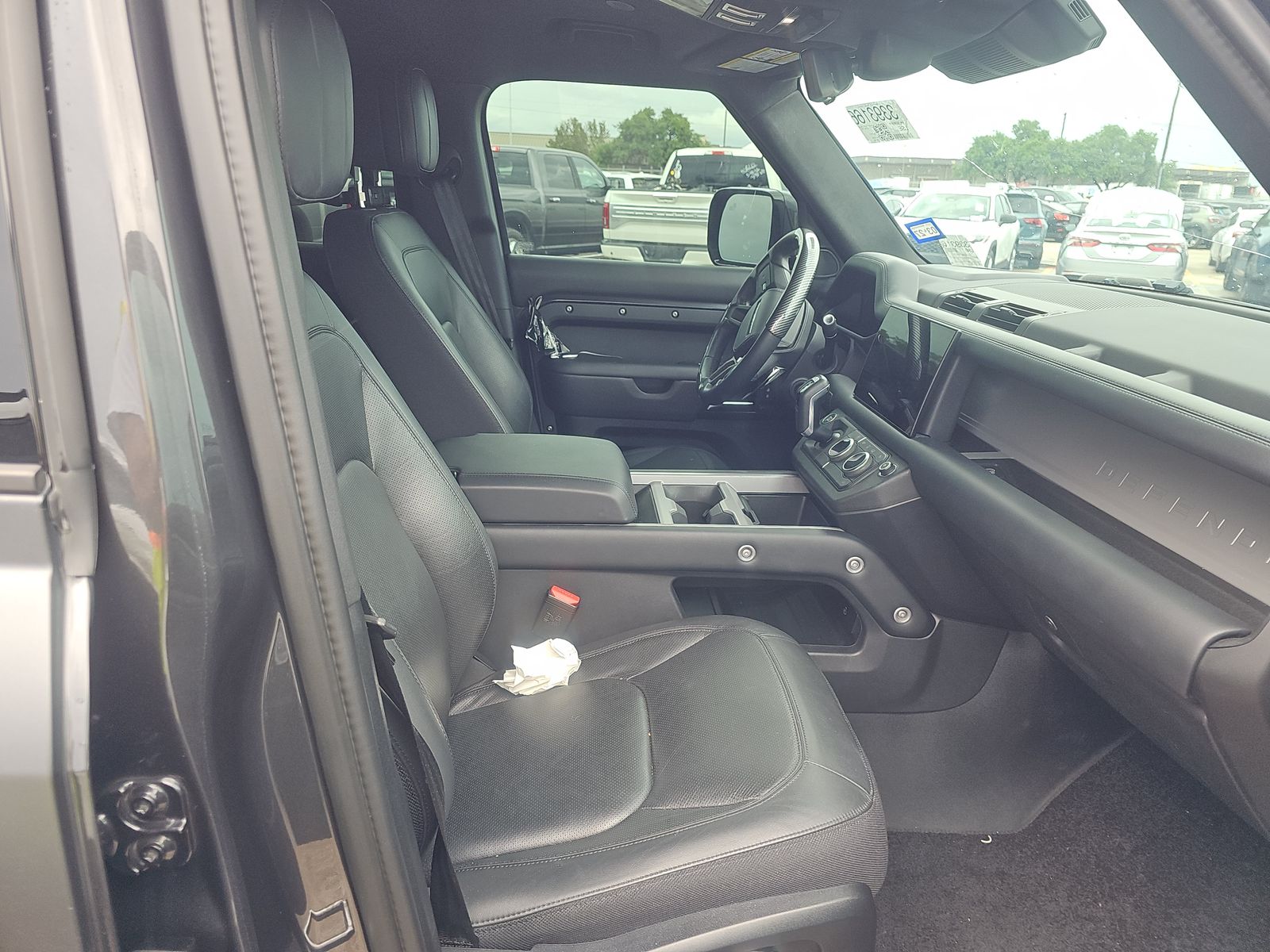 2025 Land Rover Defender 130 V8 AWD
