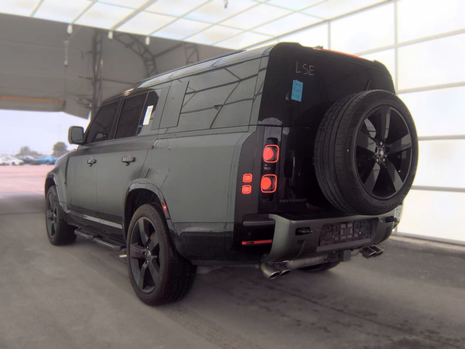 2025 Land Rover Defender 130 V8 AWD