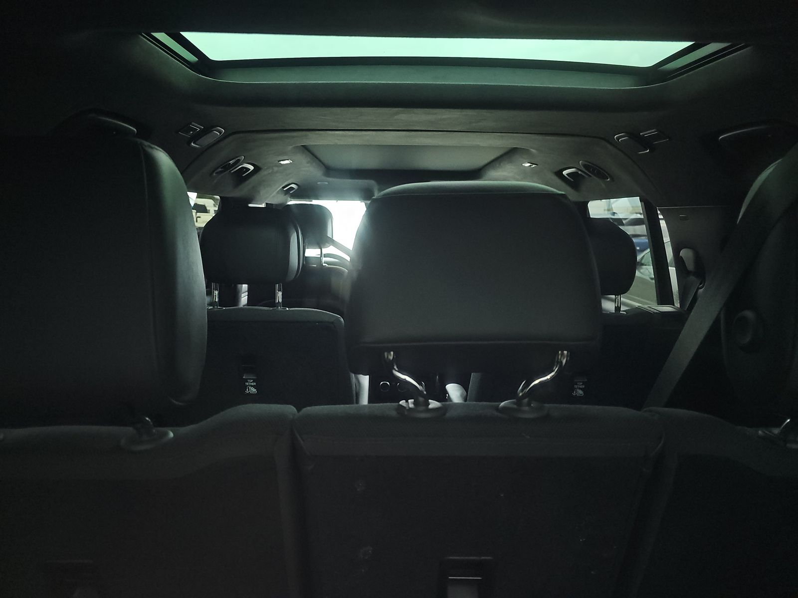 2025 Land Rover Defender 130 V8 AWD