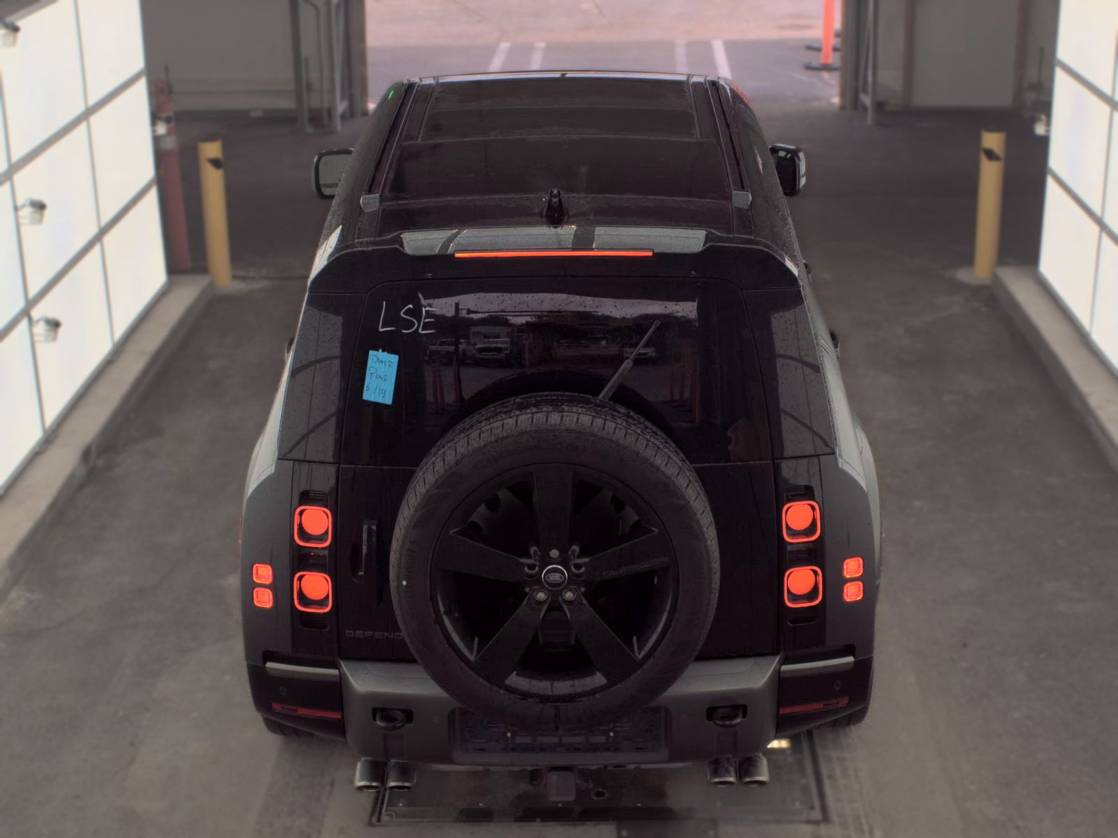 2025 Land Rover Defender 130 V8 AWD