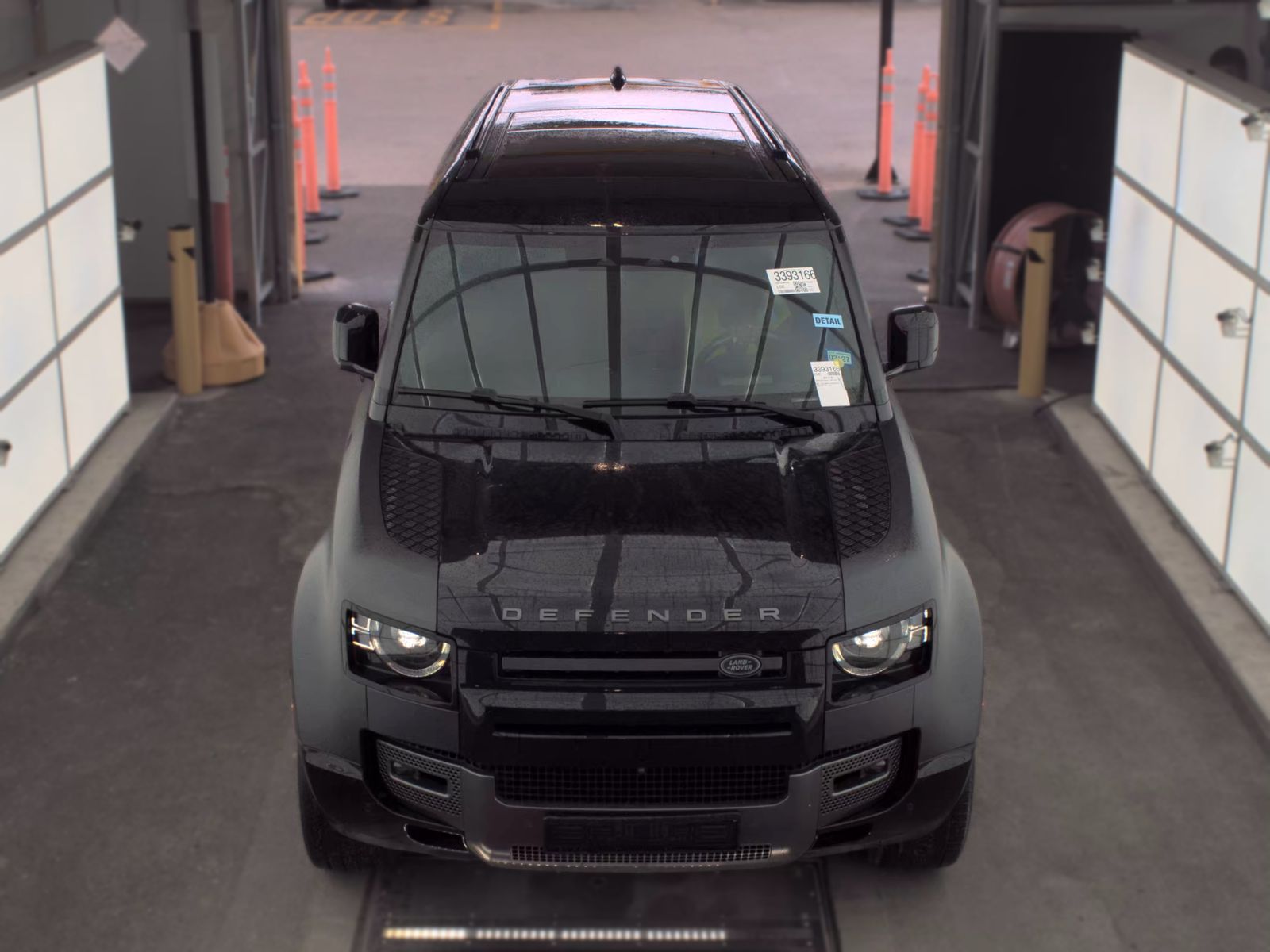 2025 Land Rover Defender 130 V8 AWD