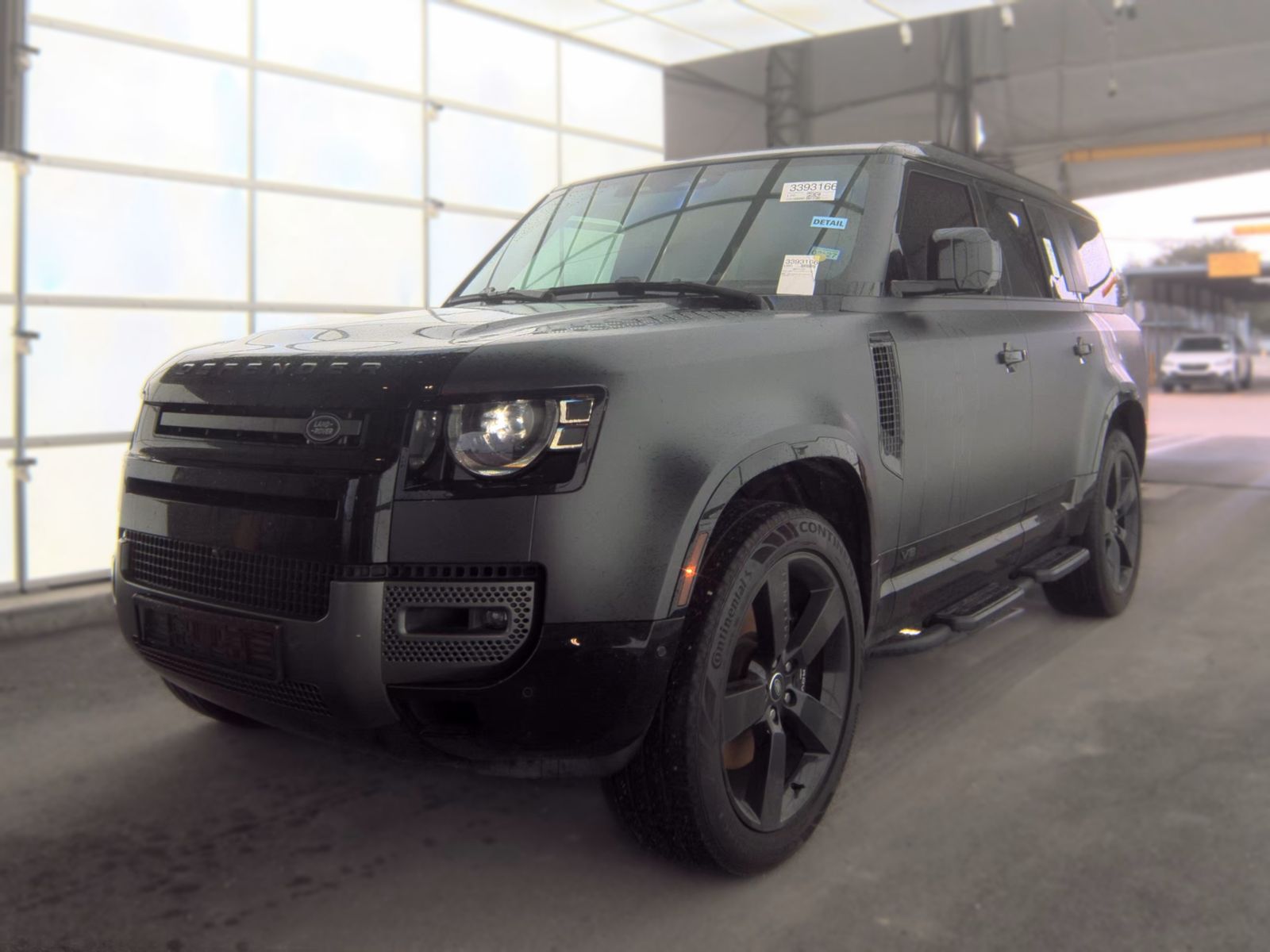 2025 Land Rover Defender 130 V8 AWD