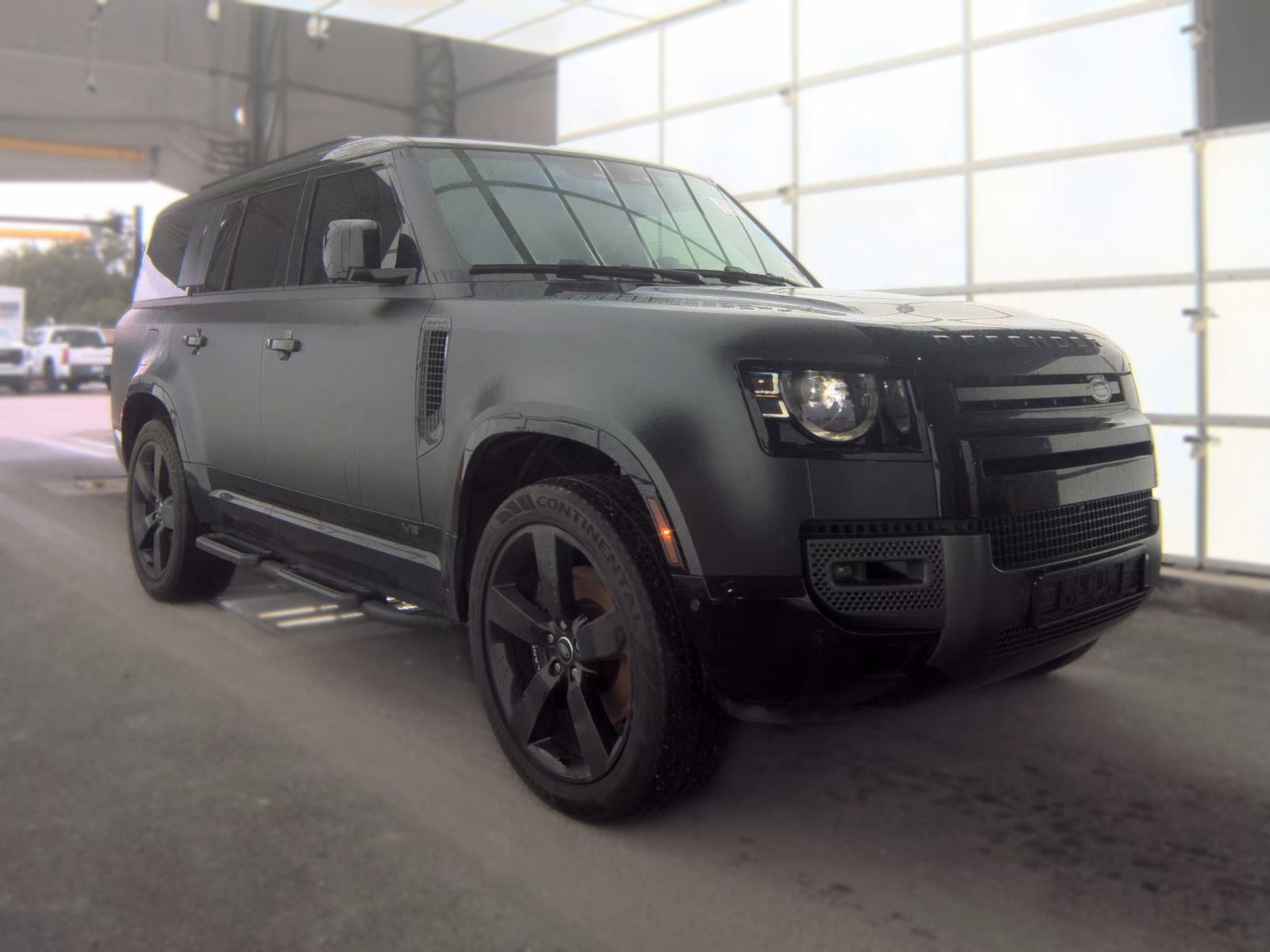 2025 Land Rover Defender 130 V8 AWD