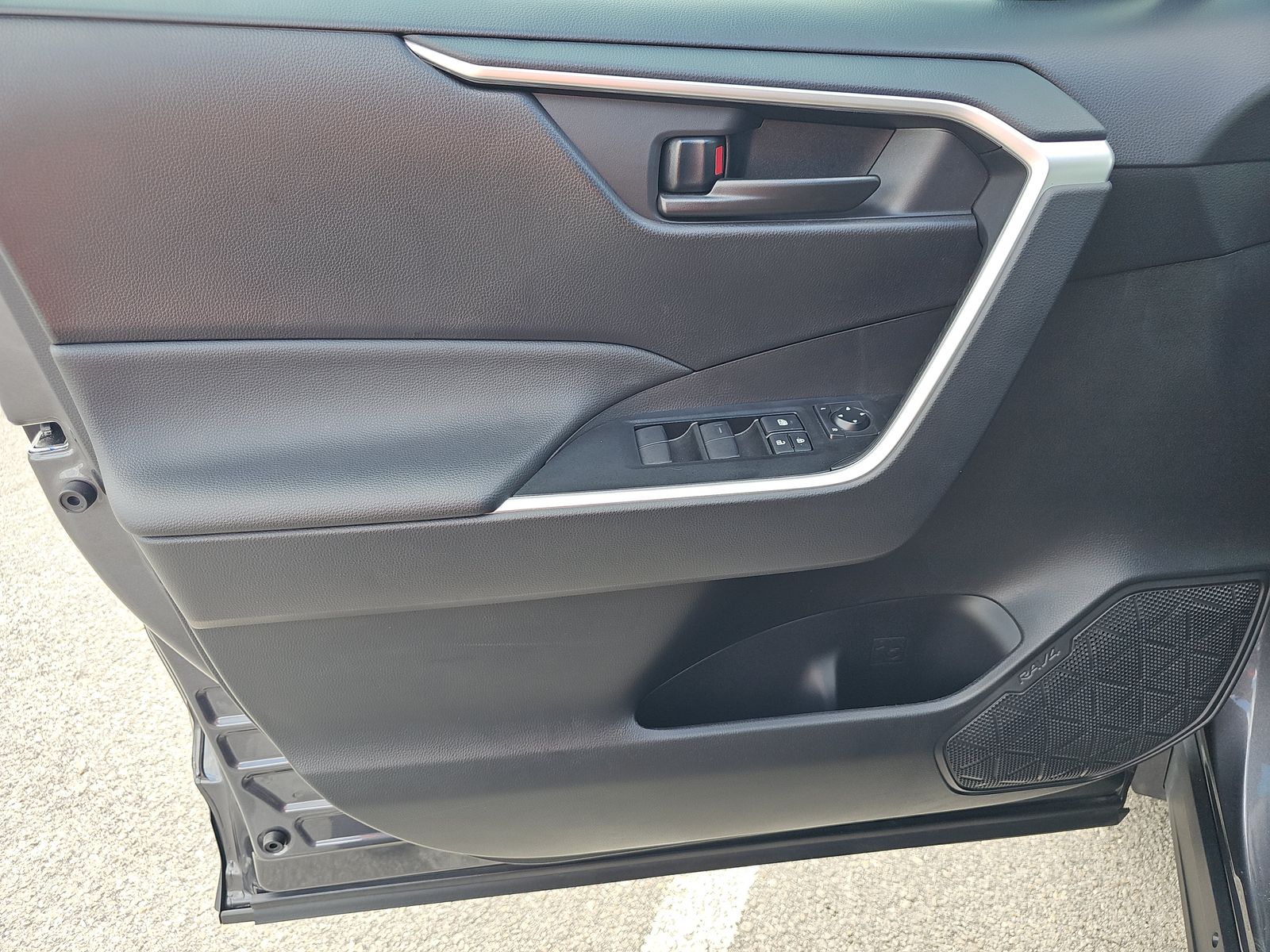 2025 Toyota RAV4 LE FWD