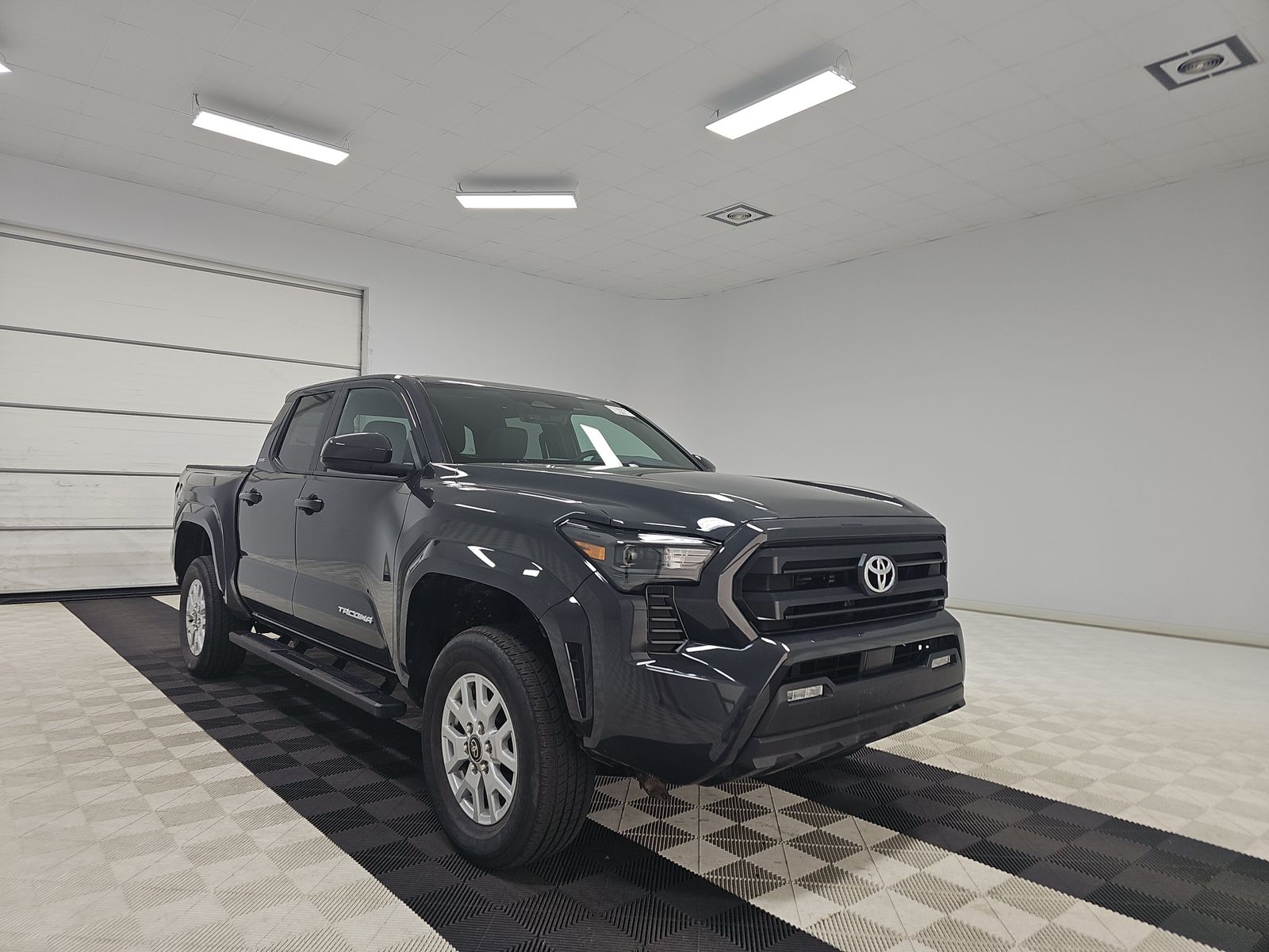 2025 Toyota Tacoma SR5 AWD