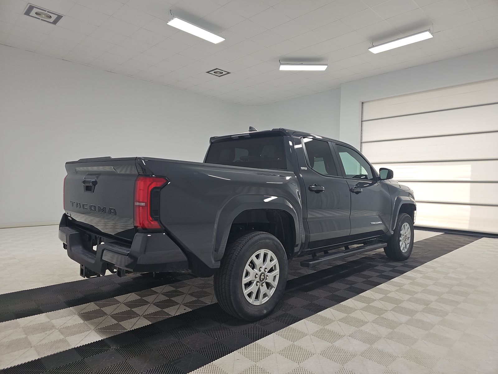2025 Toyota Tacoma SR5 AWD