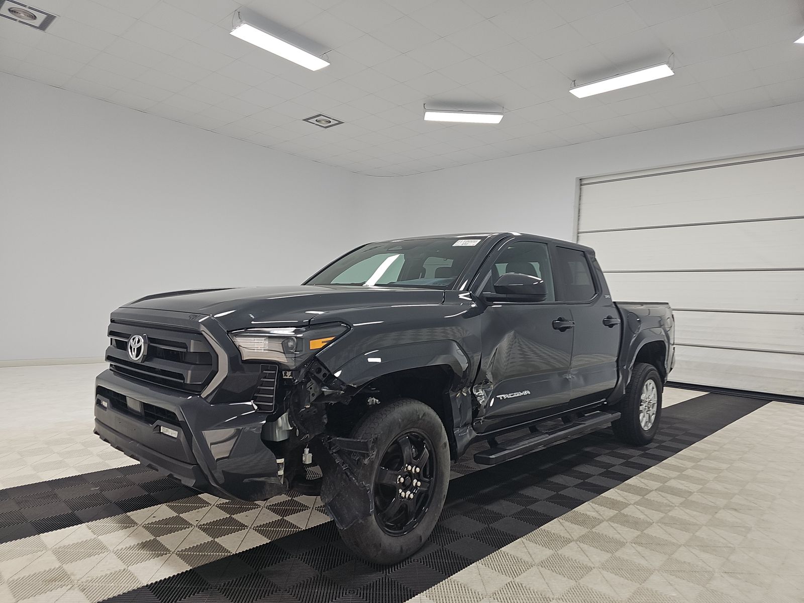 2025 Toyota Tacoma SR5 AWD