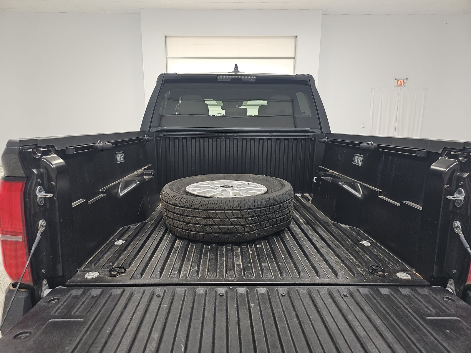 2025 Toyota Tacoma SR5 AWD