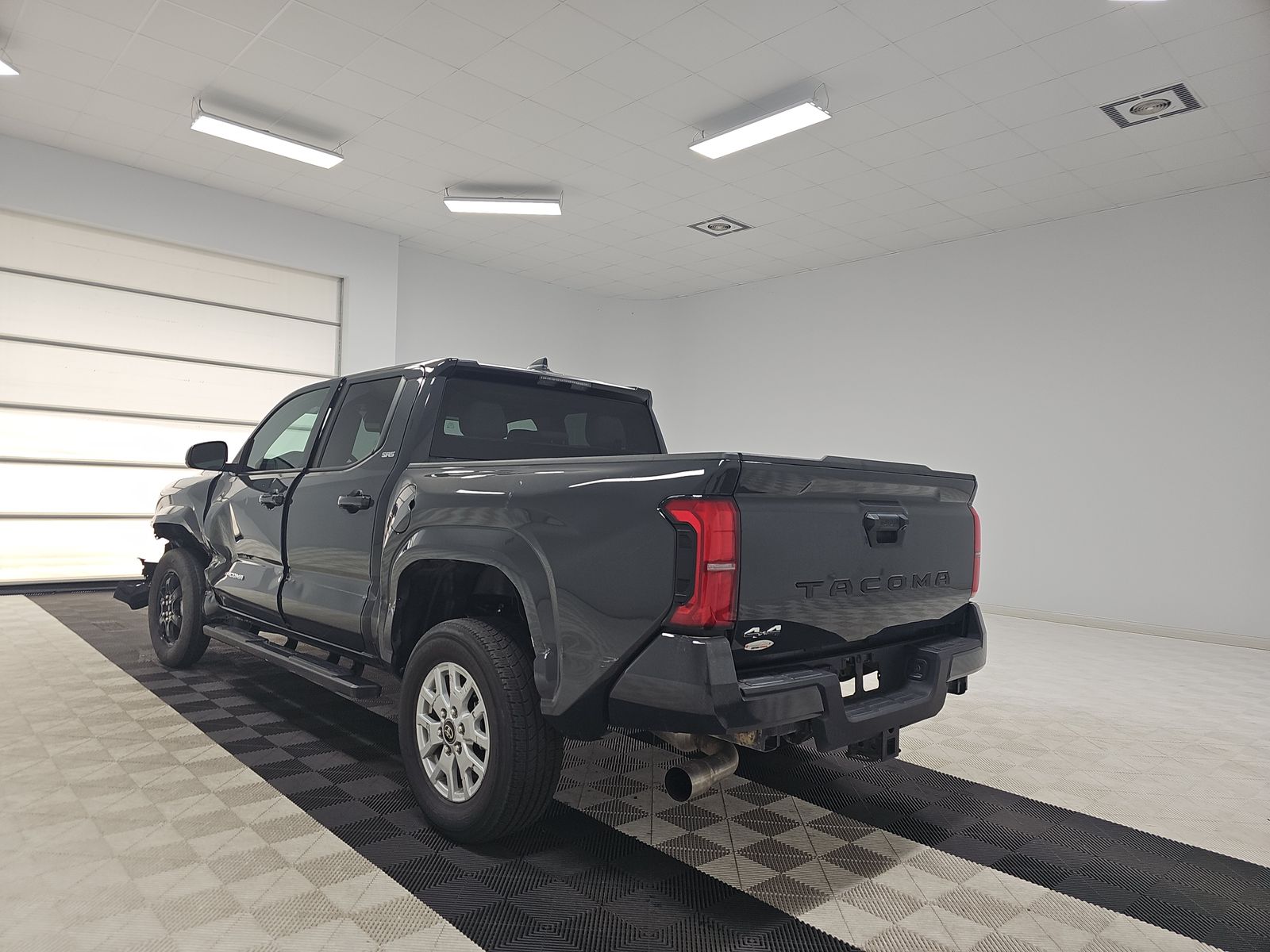 2025 Toyota Tacoma SR5 AWD