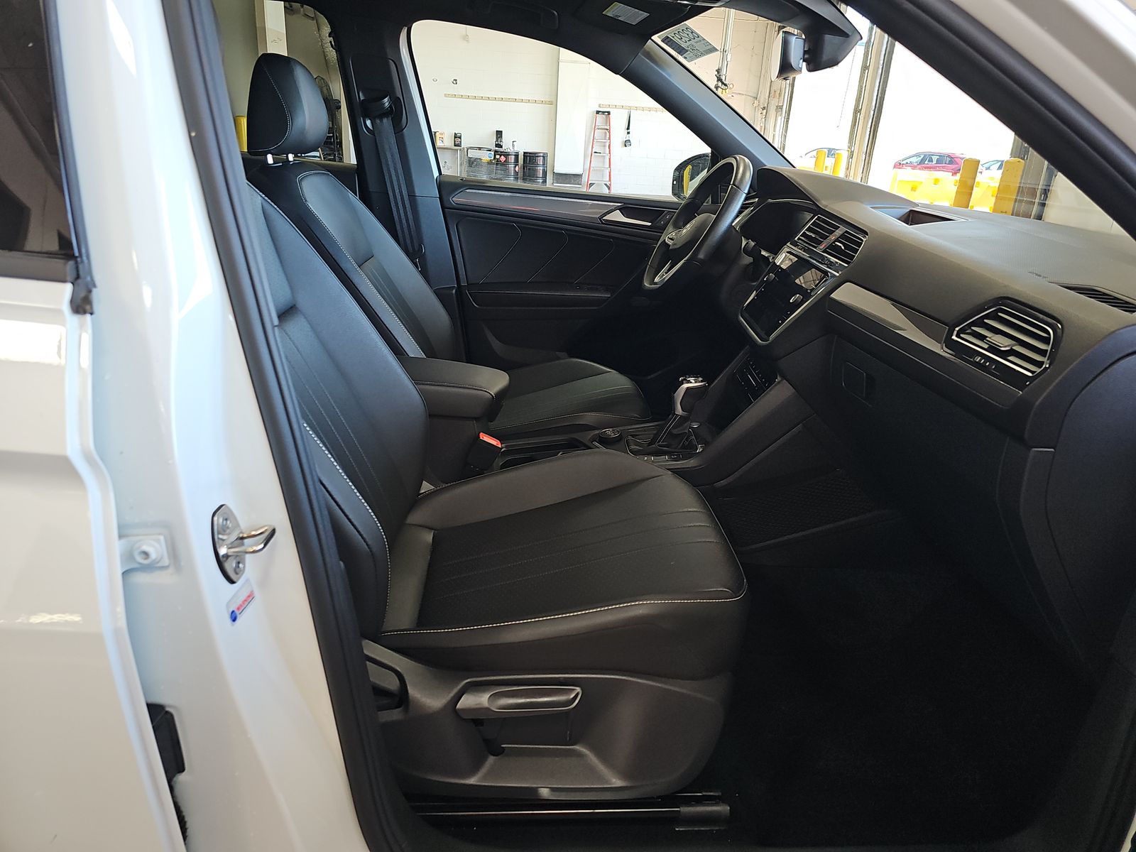 2023 Volkswagen Tiguan 2.0T SE R-Line Black AWD