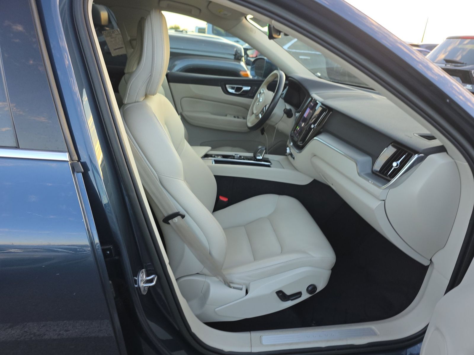 2023 Volvo XC60 B5 Core FWD